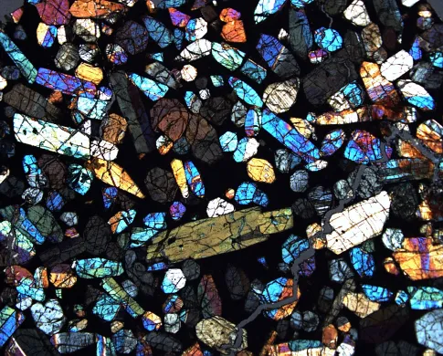 Vividly colored crystals under cross-polarized light