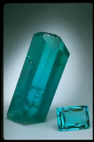 Aquamarine rough with gemstone (NMNH 115228 and G3889)::10245594