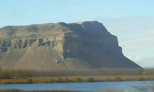 Mountainside near Wanapum native lands.