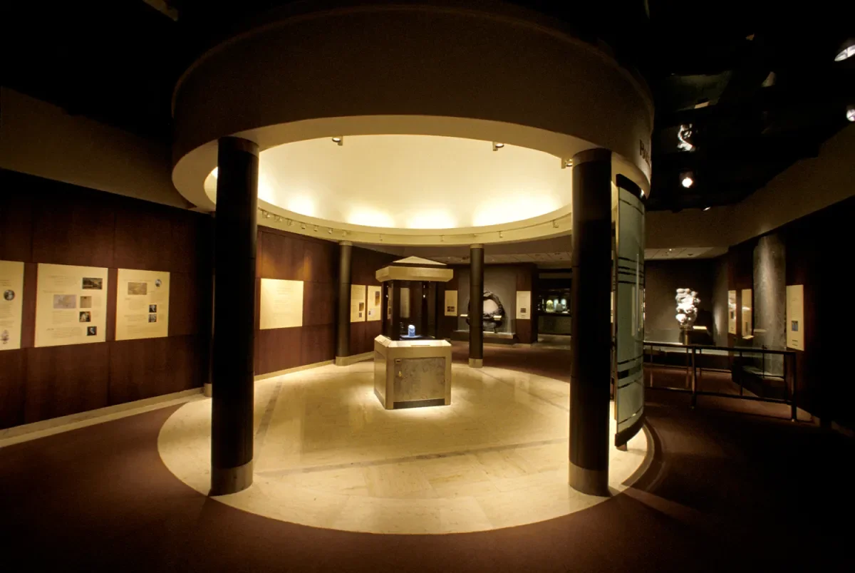 The Hope Diamond on display in a glass case at NMNH