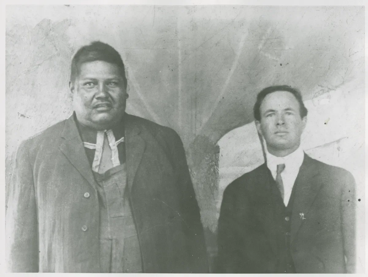 1921 photo of Meskwaki man Alfred Kiyana posing with Truman Michelson.