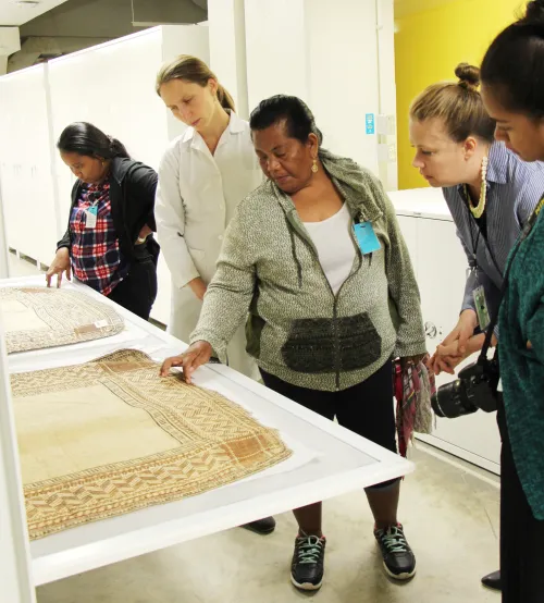 5 Researchers look at woven mats in the Smithsonian collections 