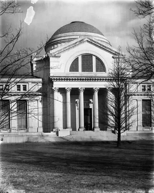 South Entrance of the museum, around 1911.