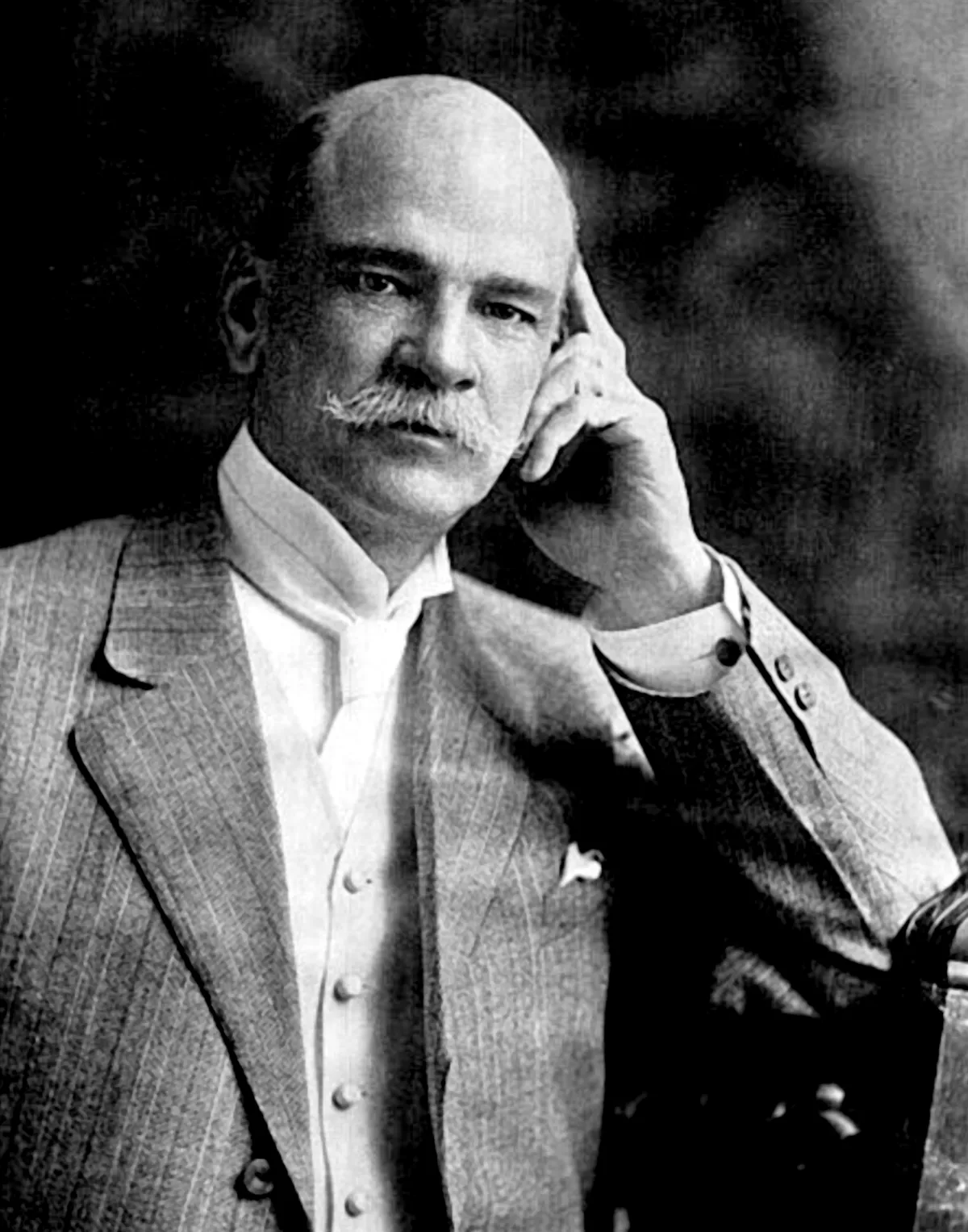 Black and white portrait of Robert Shufeldt.